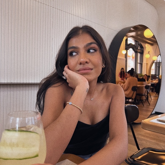 Meet your Posher, Aliya - Picture 1 of 1